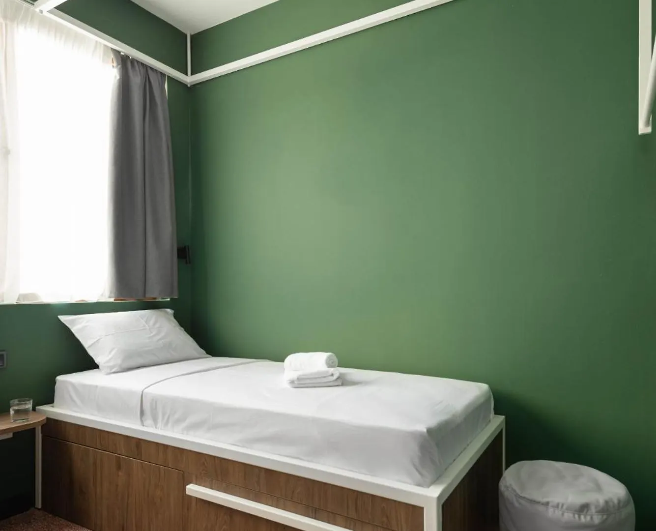 Zeus Is Loose Hostel 테살로니키 0*,