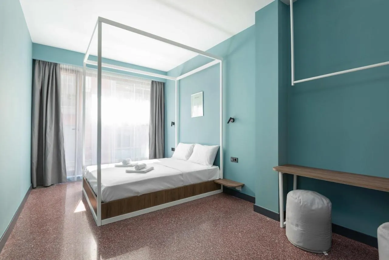 Zeus Is Loose Hostel Салоники