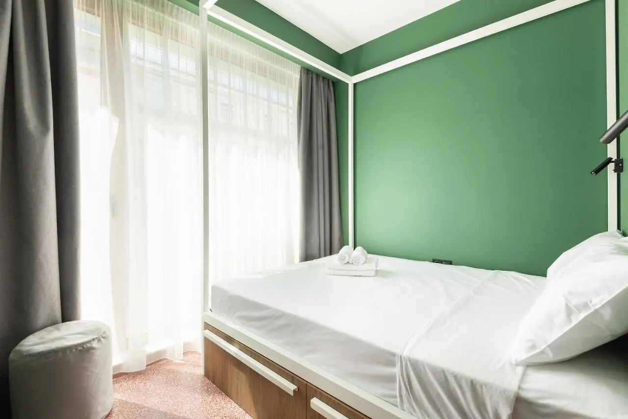 Zeus Is Loose Hostel Салоники