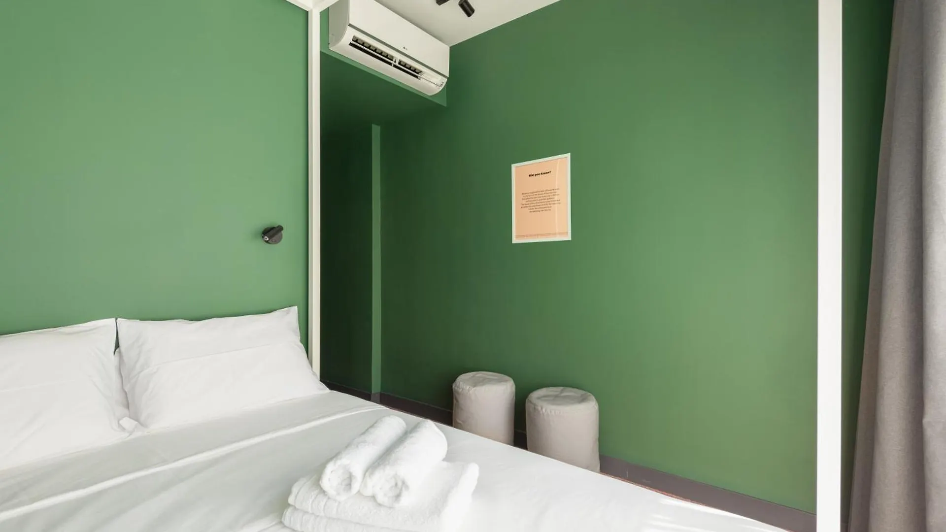 Zeus Is Loose Hostel Салоники Греция