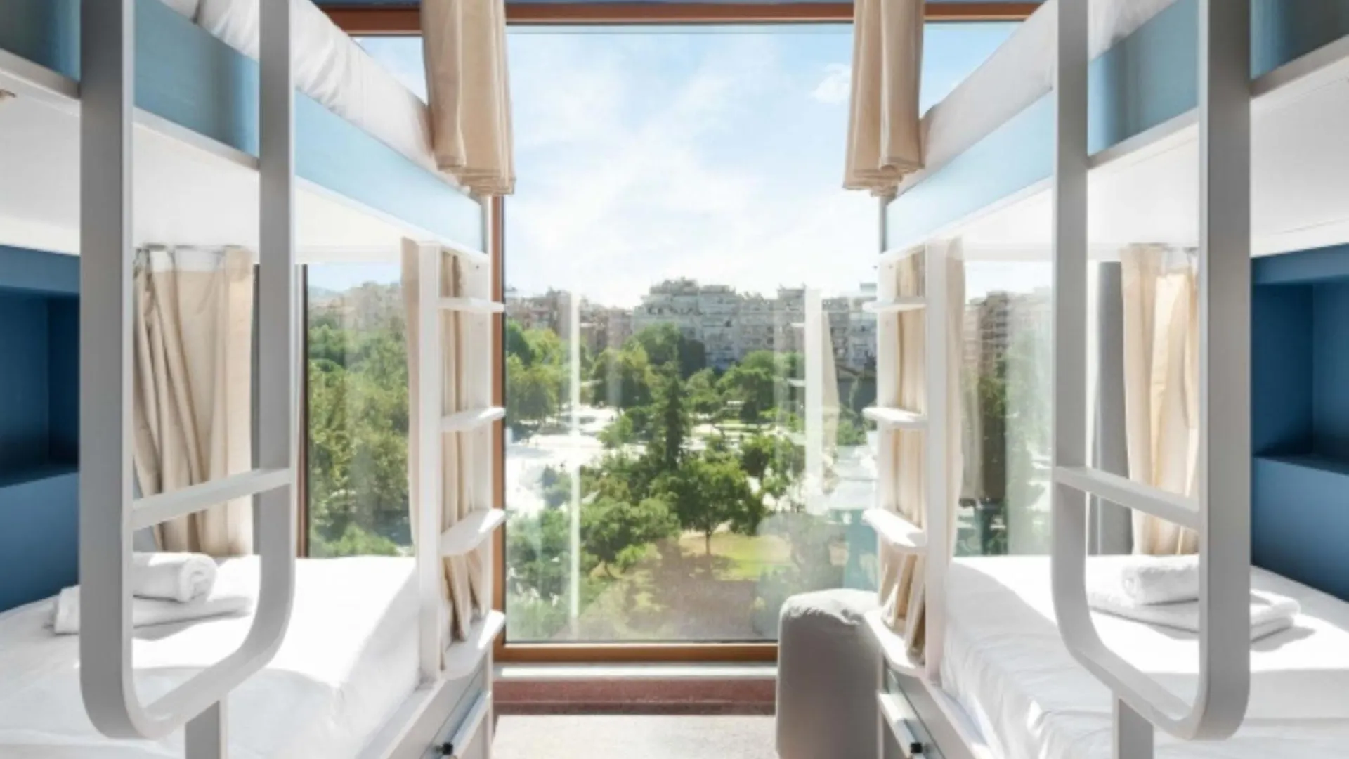 Zeus Is Loose Hostel Thessaloniki Greece