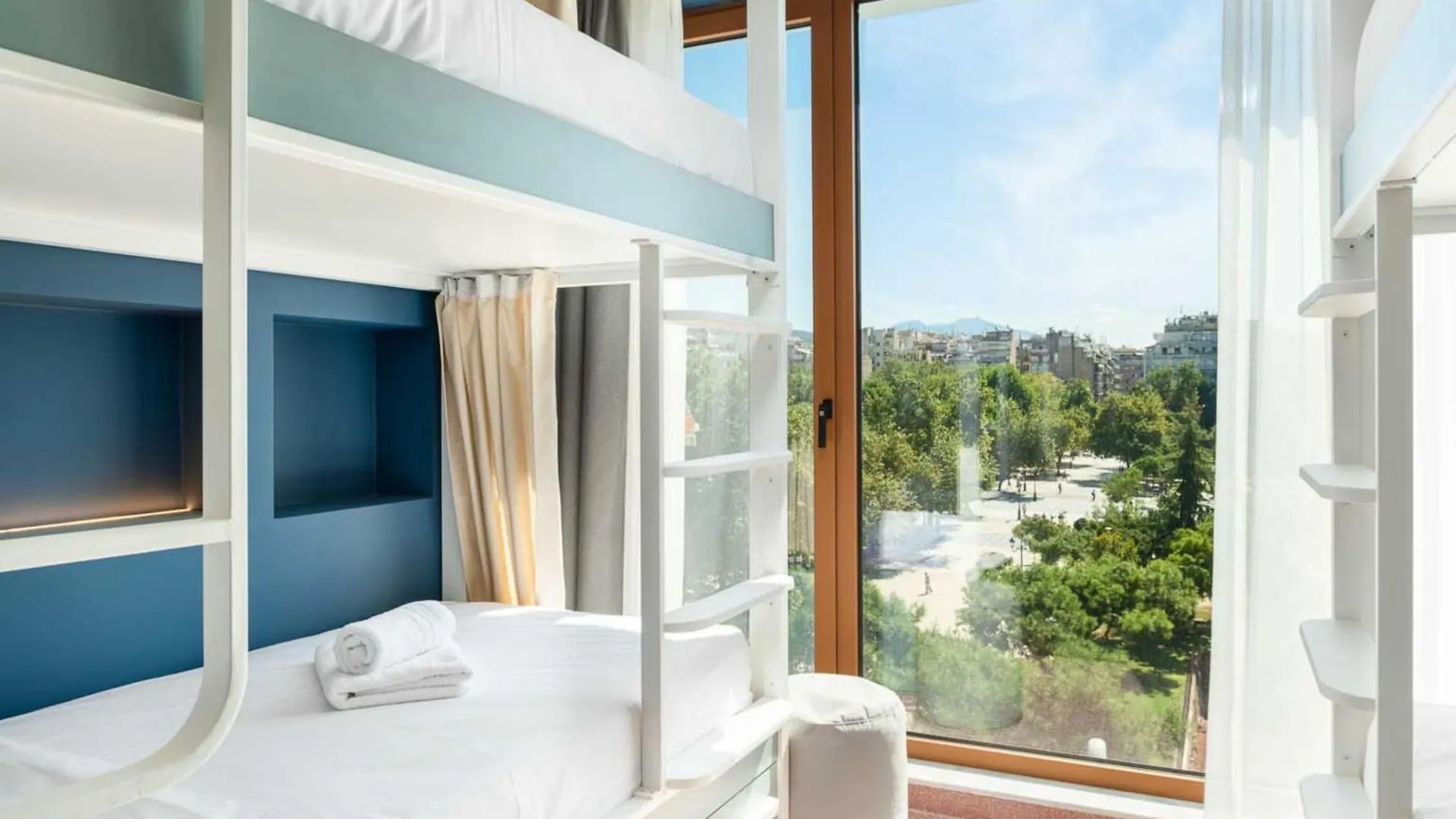 Zeus Is Loose Hostel Thessaloniki Greece