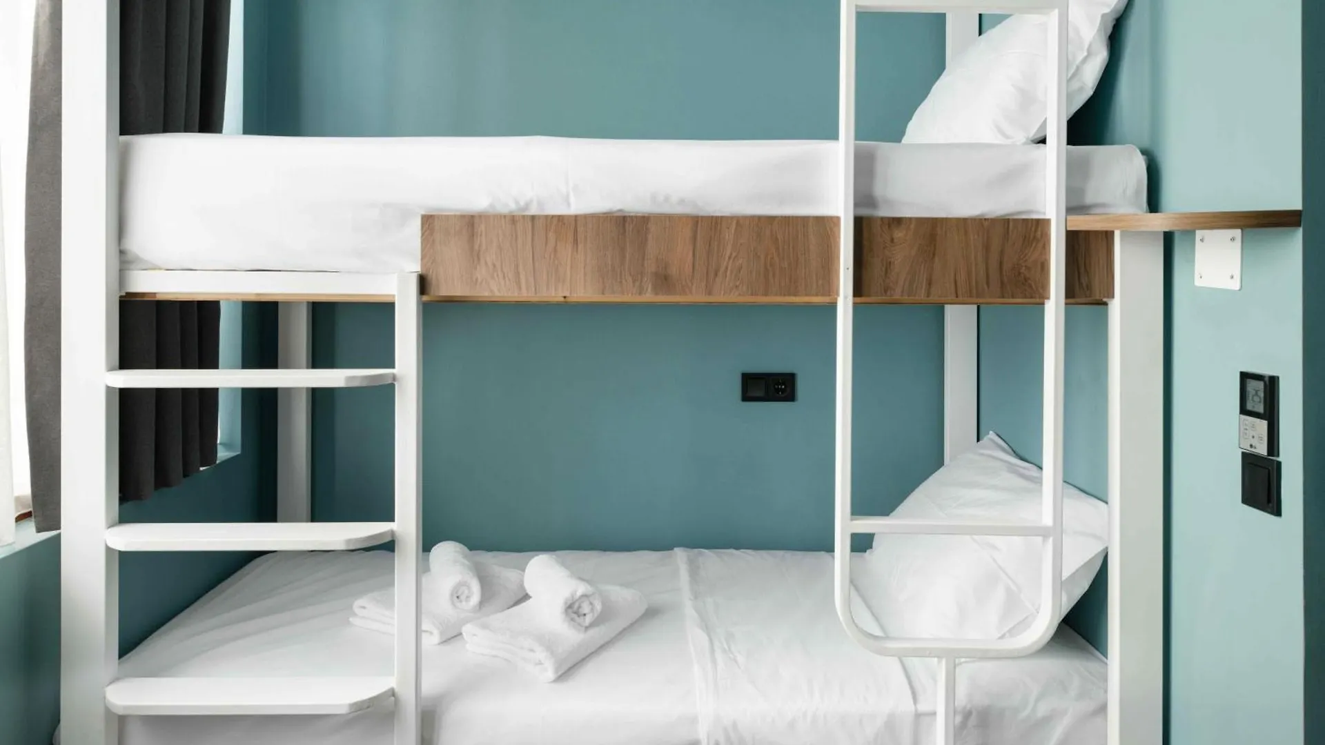 Zeus Is Loose Hostel Thessaloniki Greece
