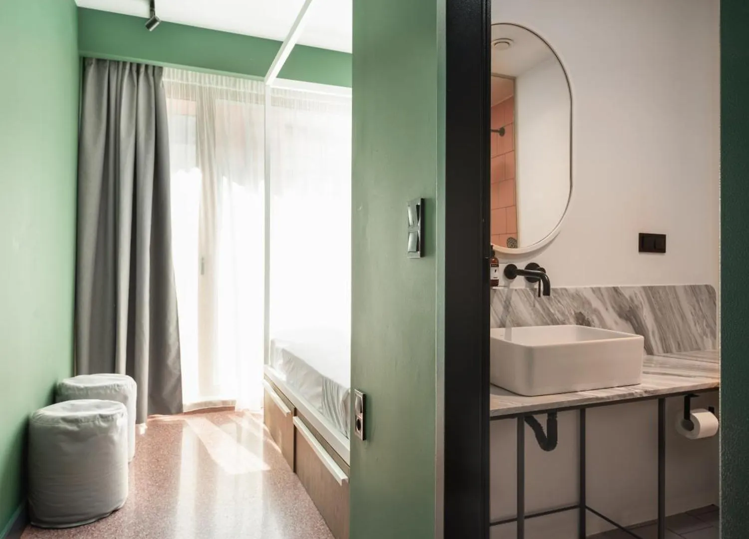 Zeus Is Loose Hostel Thessaloniki