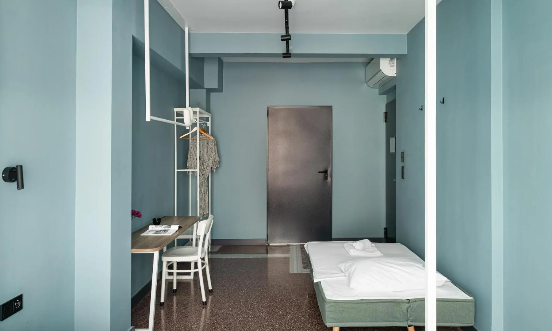 Zeus Is Loose Hostel Thessaloniki Greece